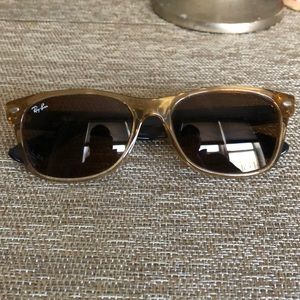 Ray-Ban “New Wayfarer” RB 2123